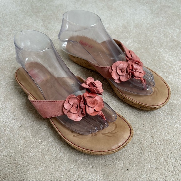 Born Pink Leather Flower Sandals Womens 8 Beach Summer Vacation Thong wedge - Picture 2 of 9